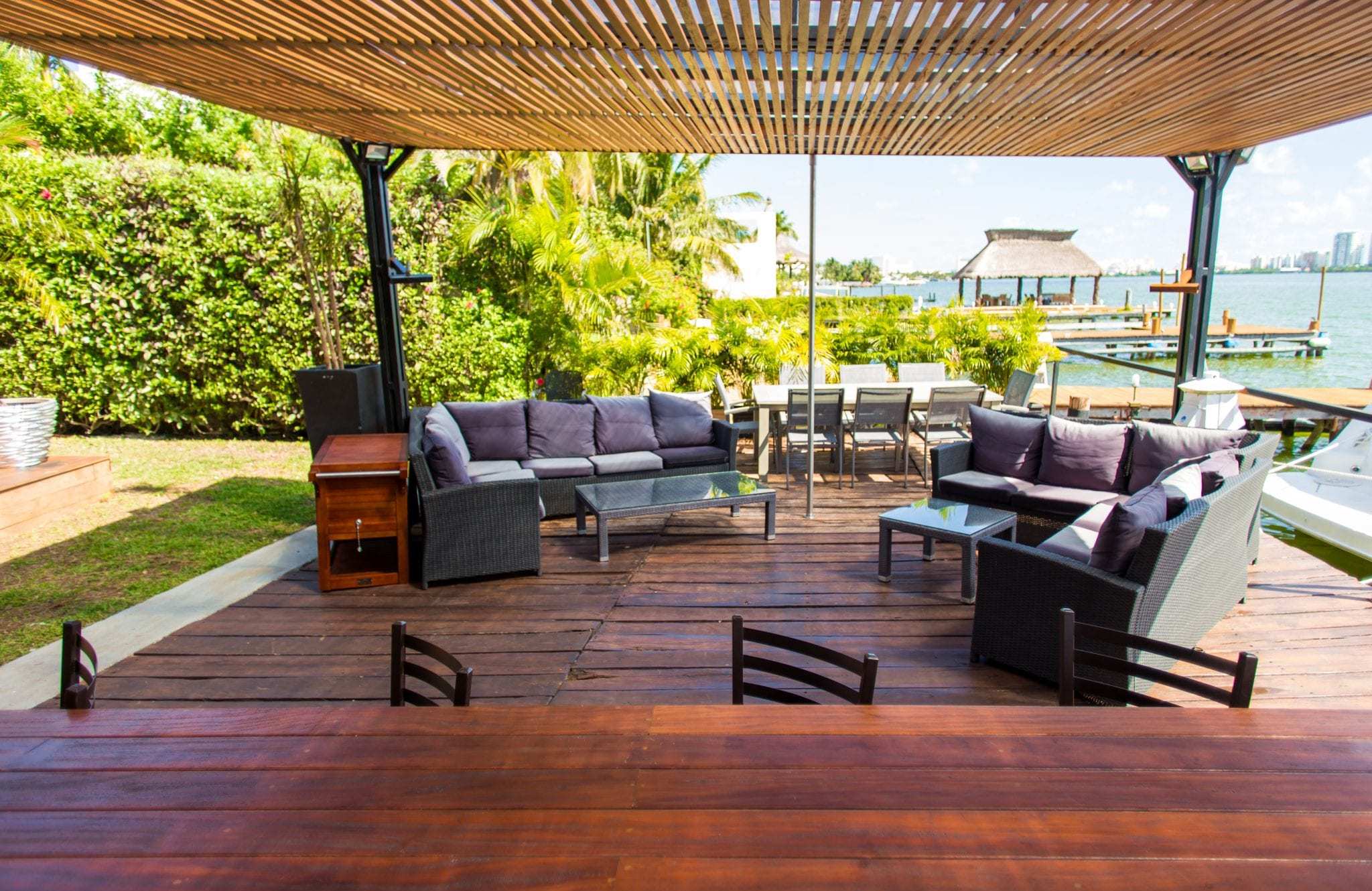 4 BR Trendy Waterfront Villa - Exterior - Lounging