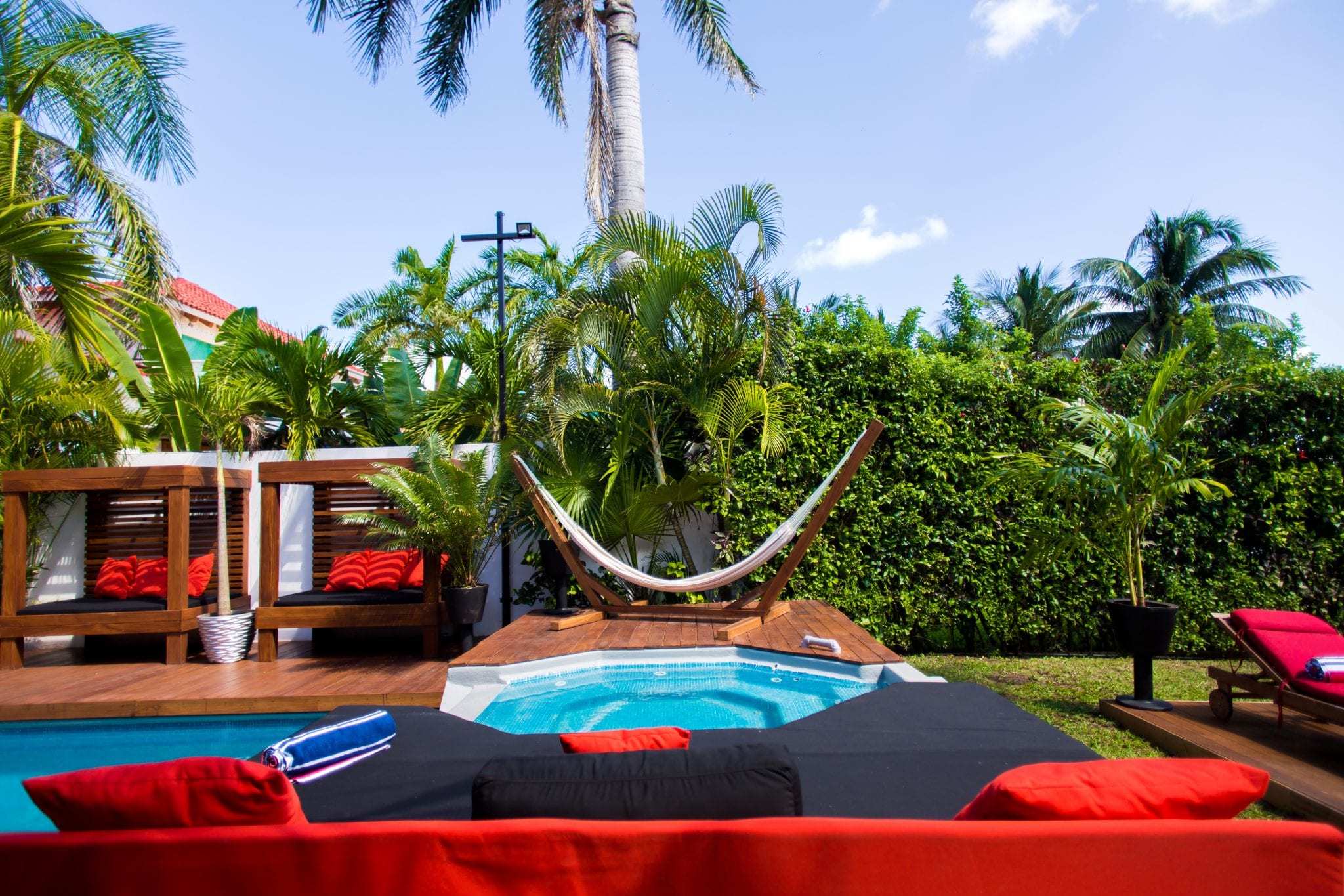 4 BR Trendy Waterfront Villa - Exterior - Pool