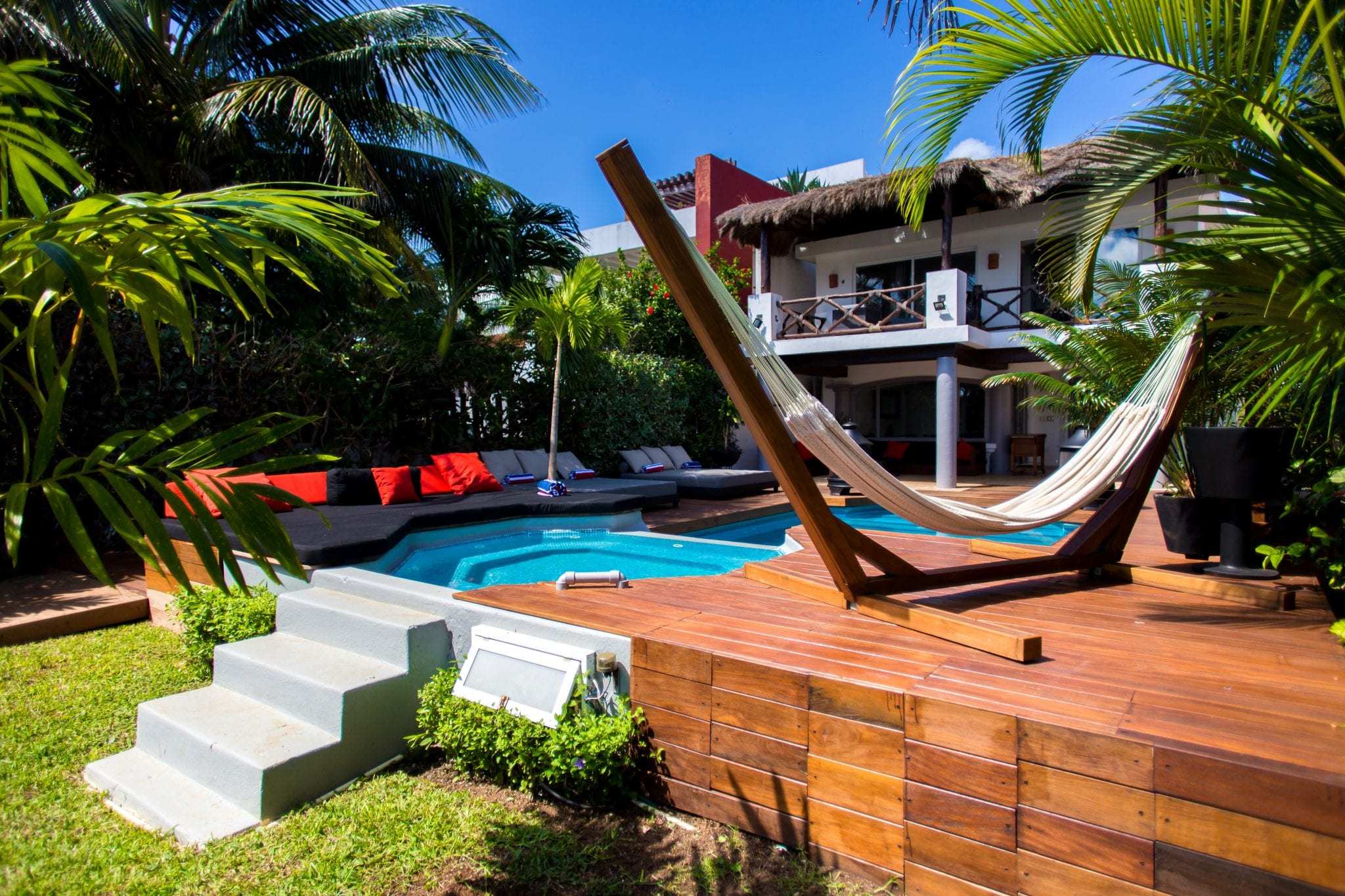 4 BR Trendy Waterfront Villa - Exterior - Pool