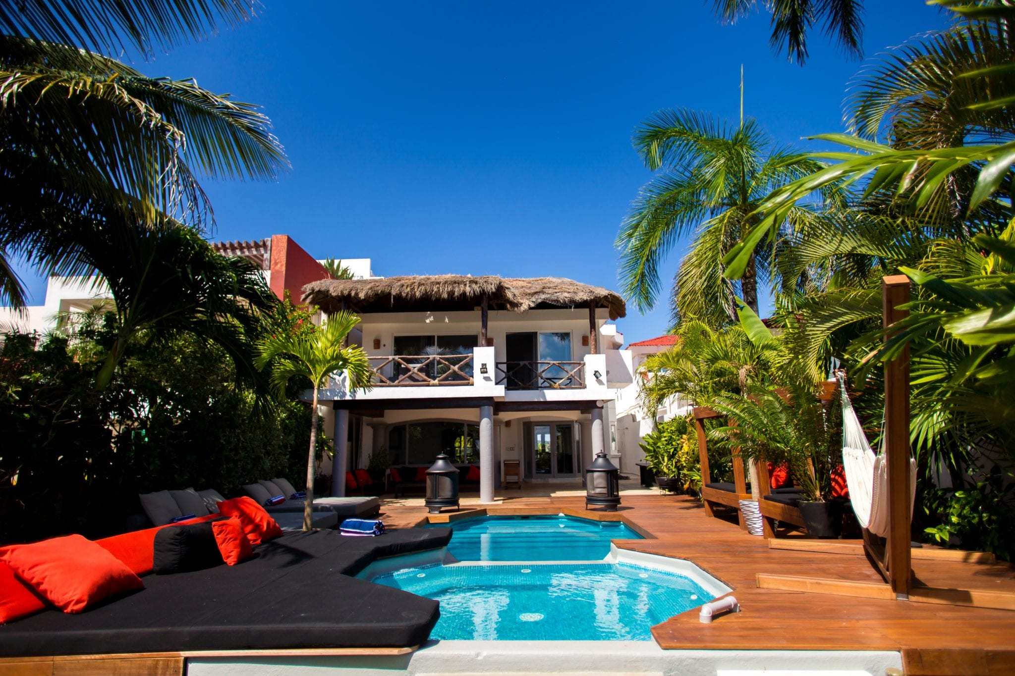 4 BR Trendy Waterfront Villa - Exterior - Pool