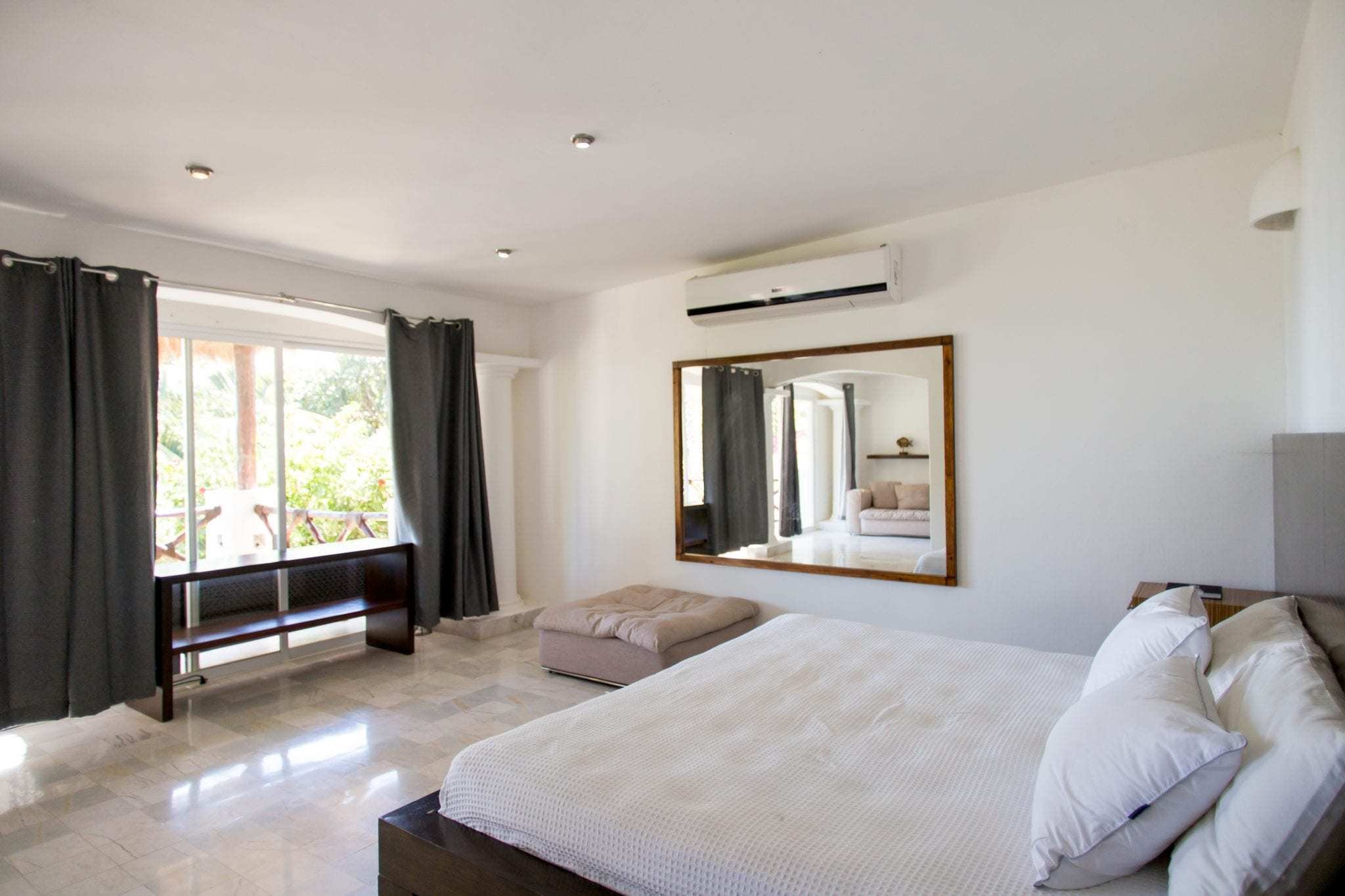 4 BR Trendy Waterfront Villa - Bedroom