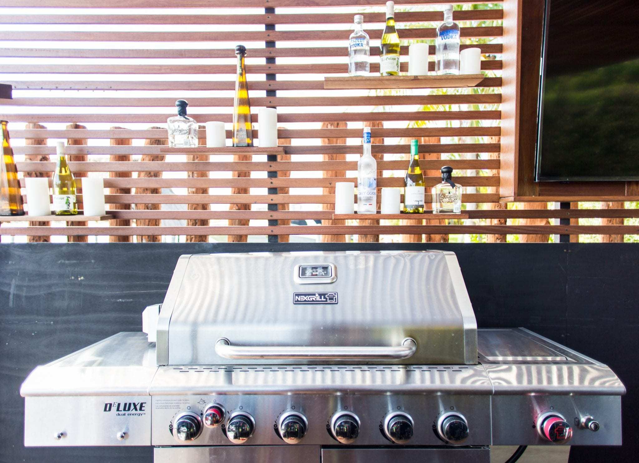 4 BR Trendy Waterfront Villa - Exterior - Lounging