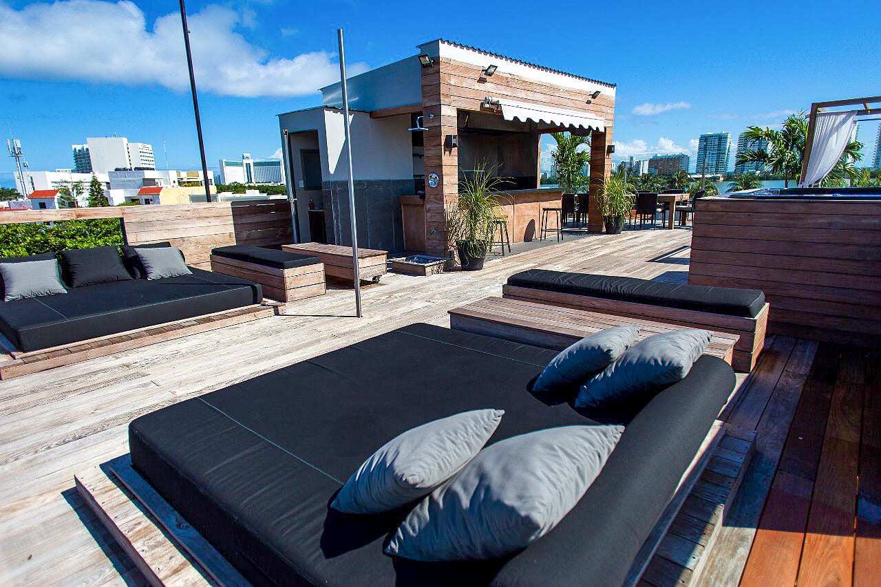 5 BR Bachelor Party Villa - Exterior - Rooftop Lounging