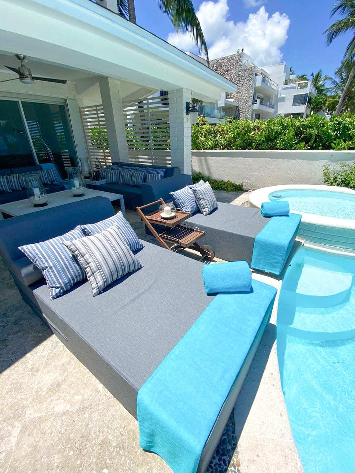 3 BR Mimi Villa - Exterior - Daybed
