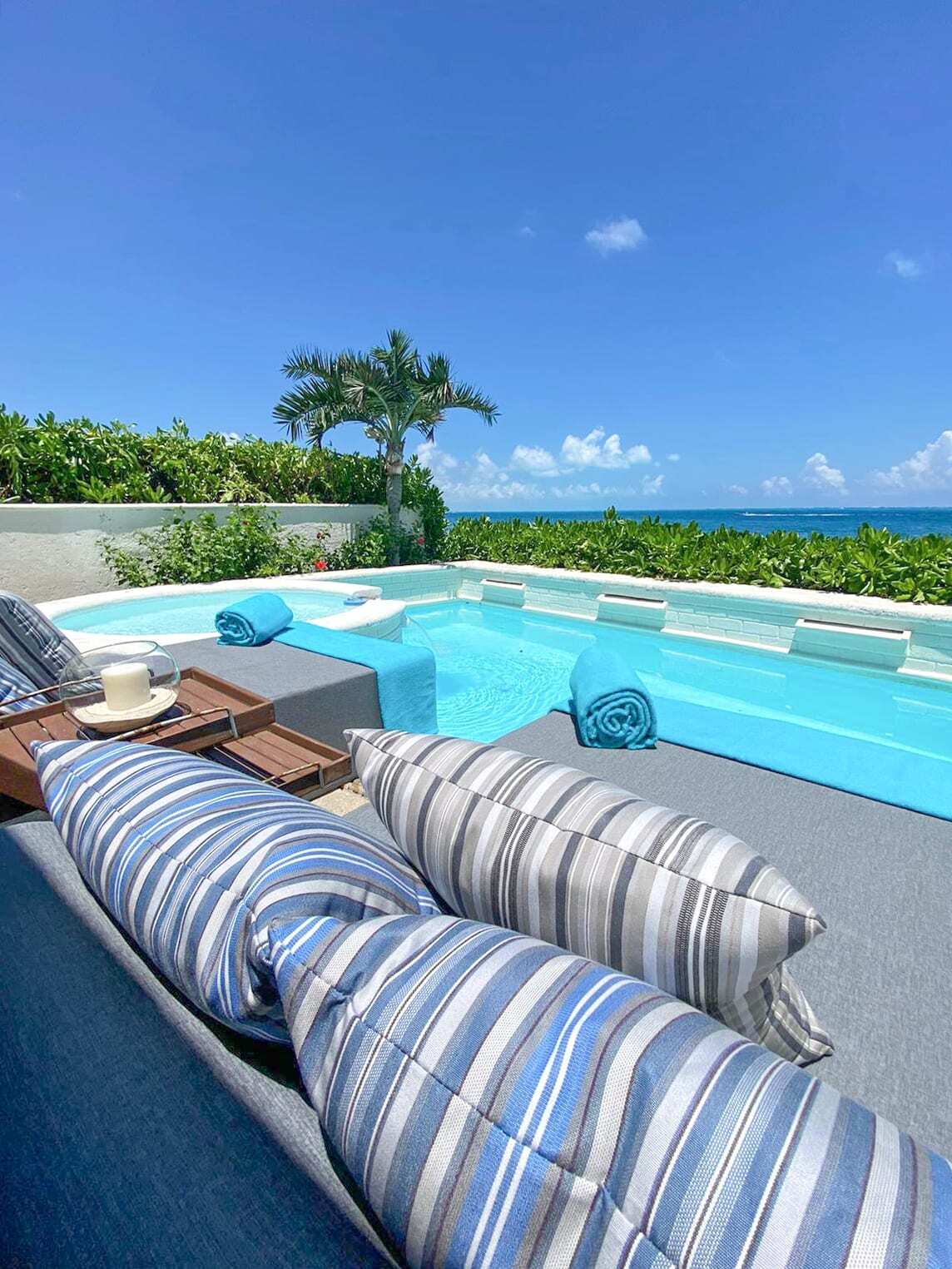 3 BR Mimi Villa - Exterior - Daybed