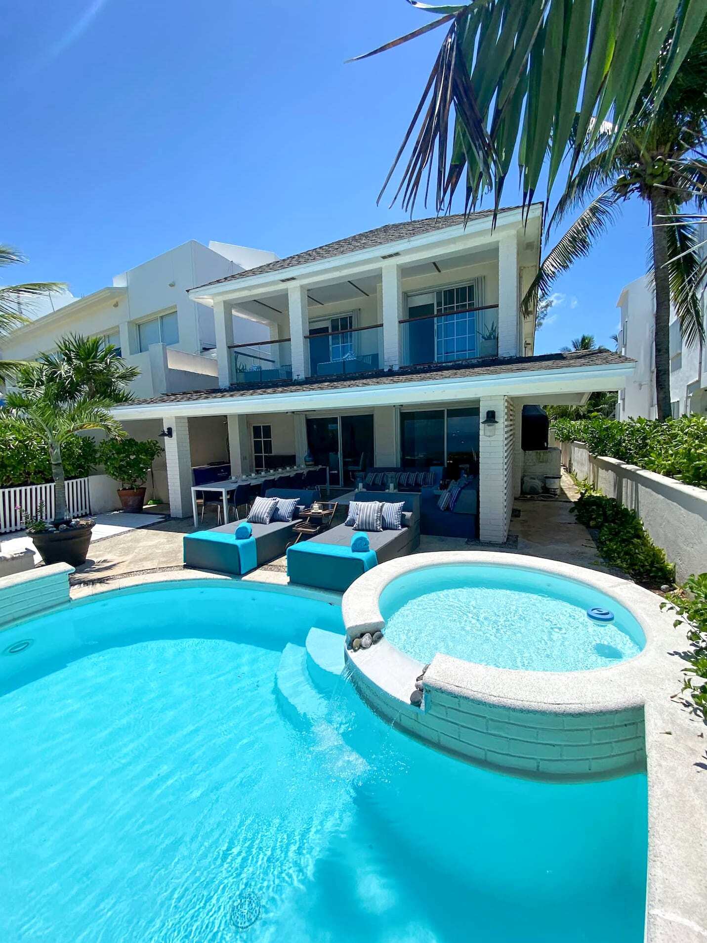 3 BR Mimi Villa - Exterior - Pool + Cooling Jacuzzi